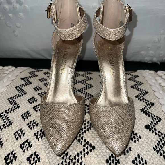 ✨GOLD HEELS✨ - Picture 3 of 5